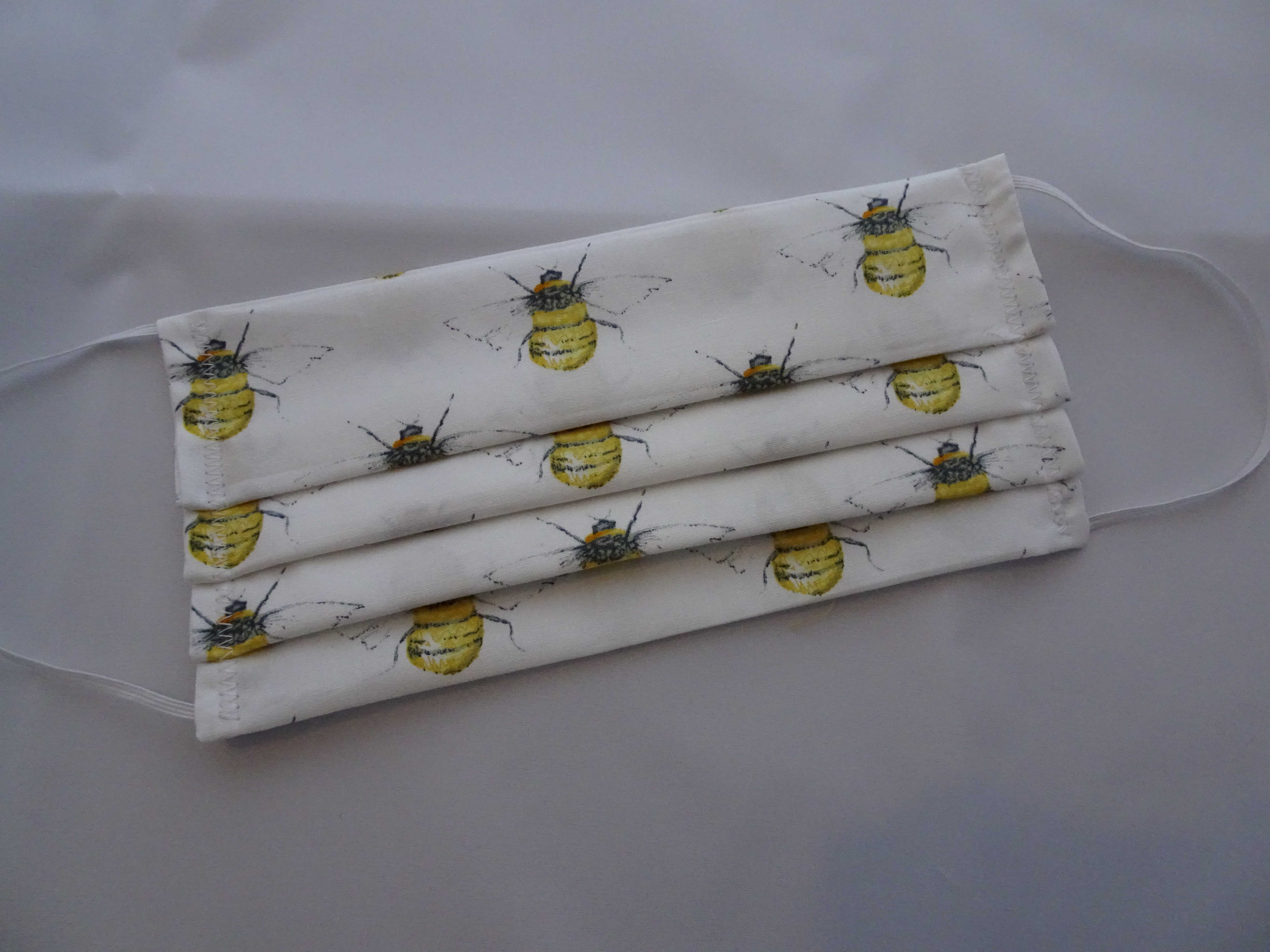 Adult Face Mask – White Bees